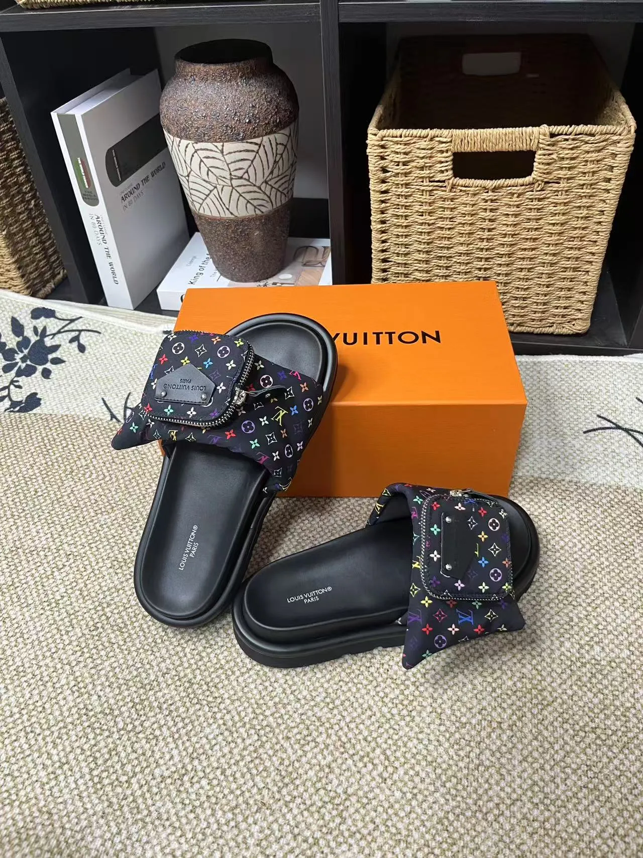 P380 yuan LV Louis Vuitton Full of high-end feel! A popular model among bloggers at home and abroad, it’s retro and fashionable, and looks stunning on your feet! Mainly recommended model on the official website★ ━━━━━ ЅᏇєєt ━━━━━ ▪️Upper: original calfskin ➕5D printing process ▪️Inner: imported mixed sheepskin ▪️Outsole: original molded foam outsole ▪️Size: Female 35-40 Men's 39-44 (women's 41 men's 45)